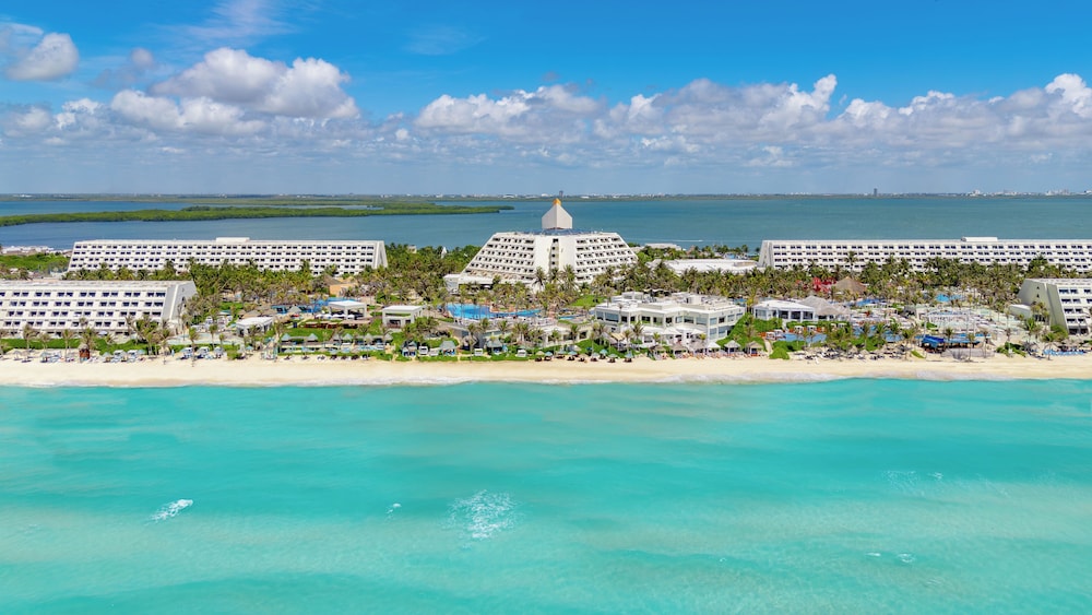 The Grand Oasis Cancun - All Inclusive — Beach in Cancun, Quintana Roo