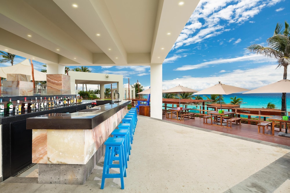 The Grand Oasis Cancun - All Inclusive — Restaurant & bars in Cancun, Quintana Roo