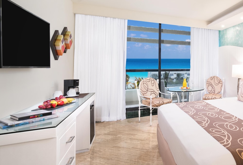 The Grand Oasis Cancun - All Inclusive — Hotel rooms in Cancun, Quintana Roo