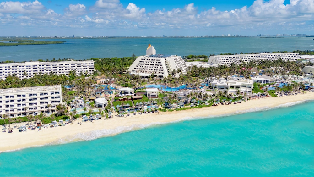 The Grand Oasis Cancun - All Inclusive — Hotel building in Cancun, Quintana Roo