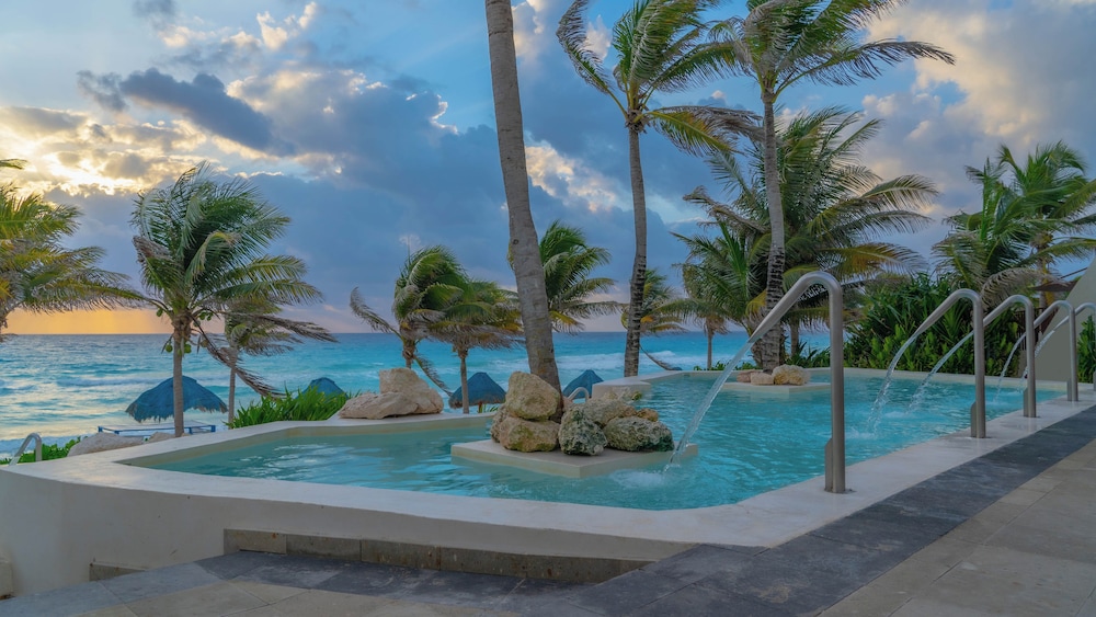 The Grand Oasis Cancun - All Inclusive — Swimming pool in Cancun, Quintana Roo