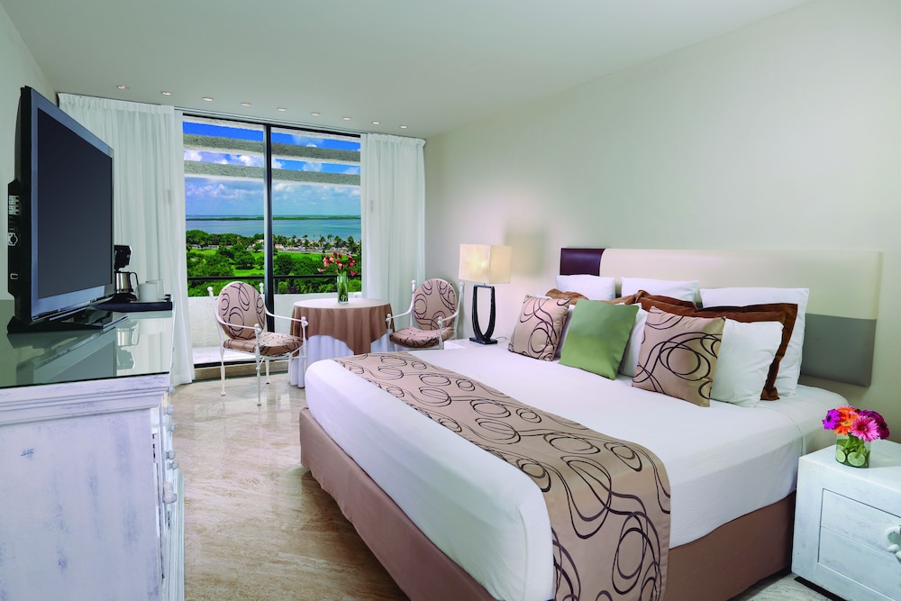 The Grand Oasis Cancun - All Inclusive — Hotel rooms in Cancun, Quintana Roo