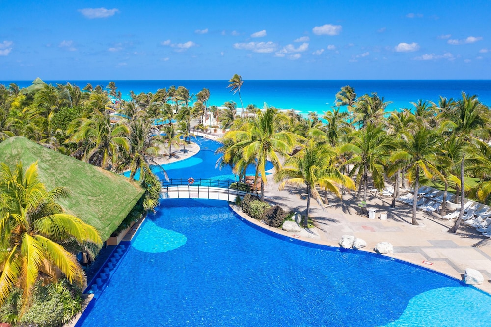 The Grand Oasis Cancun - All Inclusive — Swimming pool in Cancun, Quintana Roo