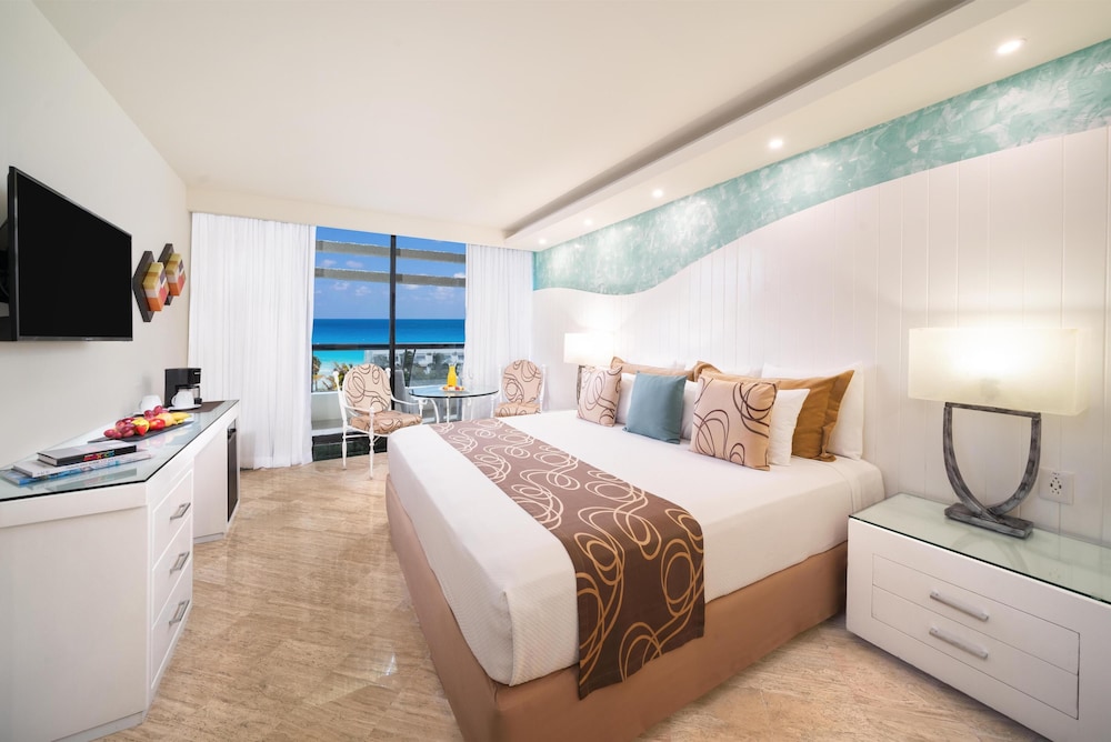 The Grand Oasis Cancun - All Inclusive — Hotel rooms in Cancun, Quintana Roo