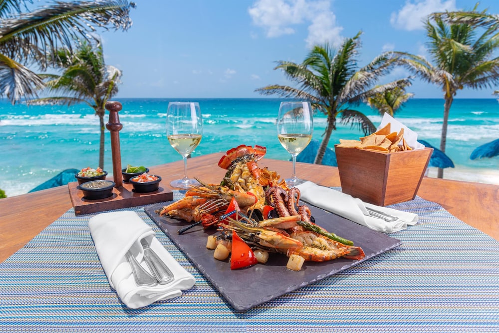 The Grand Oasis Cancun - All Inclusive — Restaurant & bars in Cancun, Quintana Roo