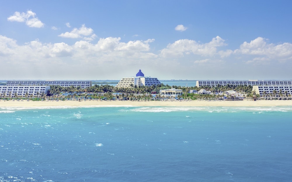 The Grand Oasis Cancun - All Inclusive — Beach in Cancun, Quintana Roo