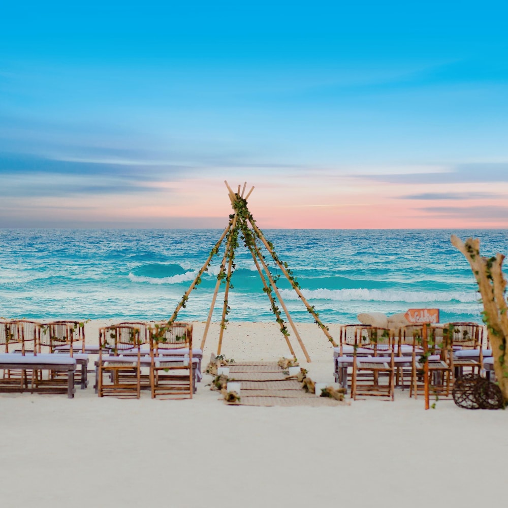 The Grand Oasis Cancun - All Inclusive — Beach in Cancun, Quintana Roo