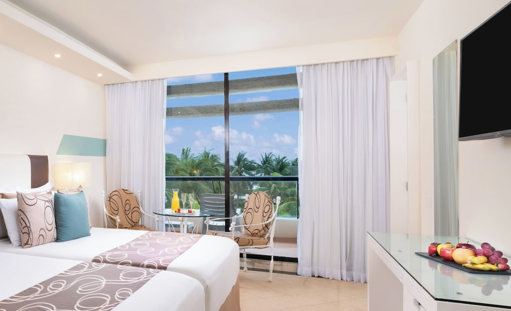 The Grand Oasis Cancun - All Inclusive — Hotel rooms in Cancun, Quintana Roo