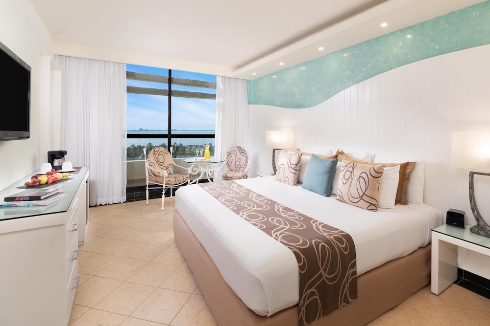 The Grand Oasis Cancun - All Inclusive — Hotel rooms in Cancun, Quintana Roo