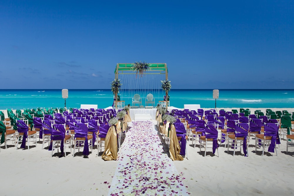 The Grand Oasis Cancun - All Inclusive — Beach in Cancun, Quintana Roo