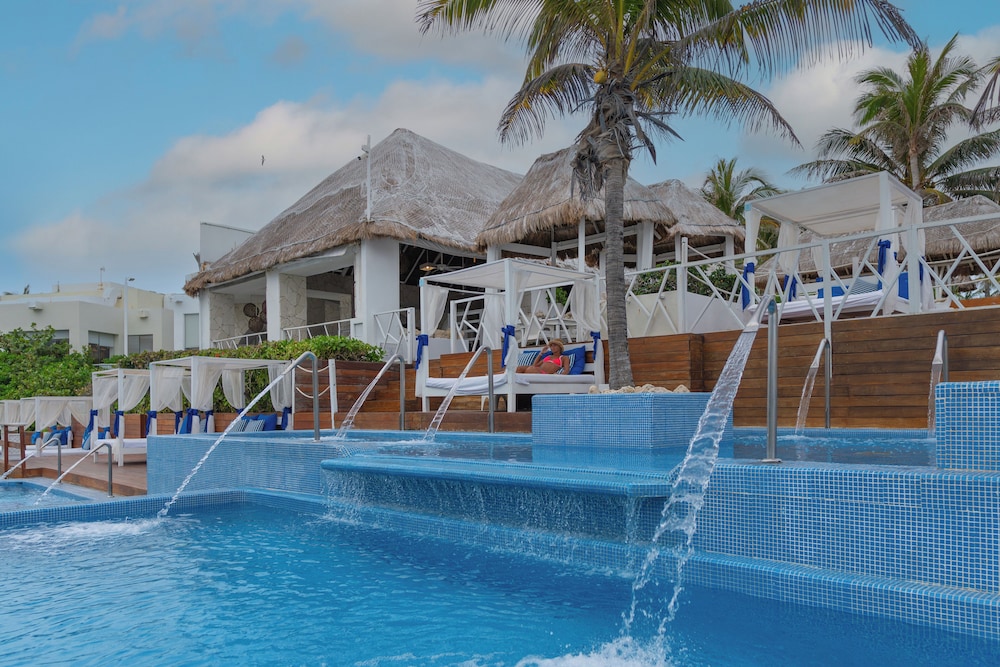 The Grand Oasis Cancun - All Inclusive — Swimming pool in Cancun, Quintana Roo