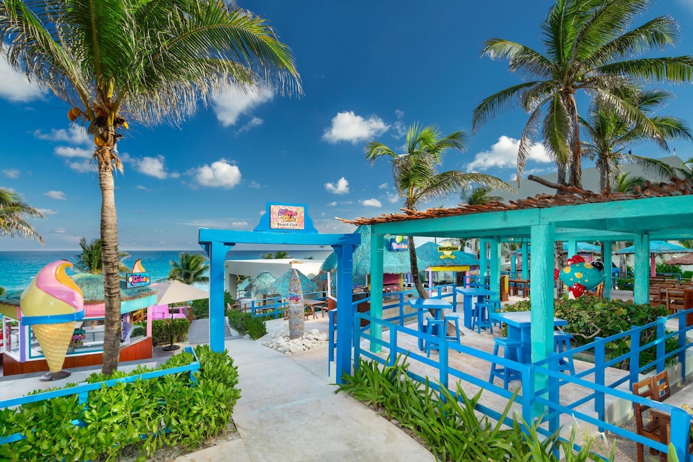 The Grand Oasis Cancun - All Inclusive — Restaurant & bars in Cancun, Quintana Roo