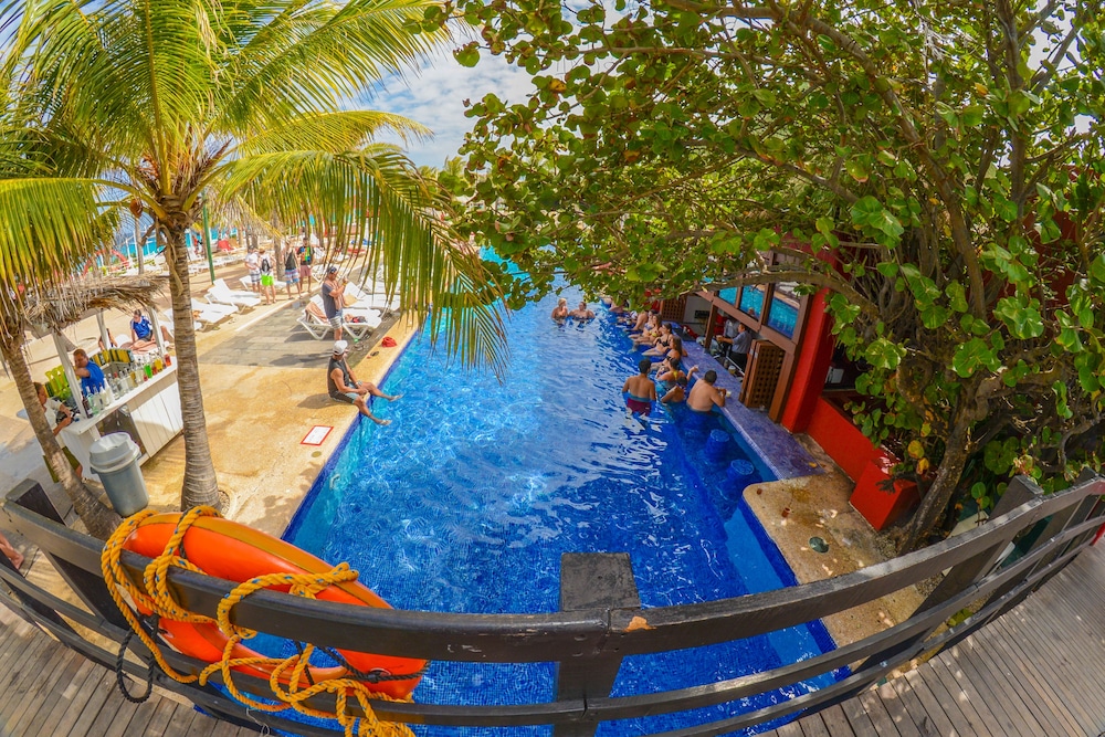 The Grand Oasis Cancun - All Inclusive — Swimming pool in Cancun, Quintana Roo