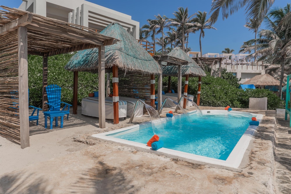 The Grand Oasis Cancun - All Inclusive — Swimming pool in Cancun, Quintana Roo