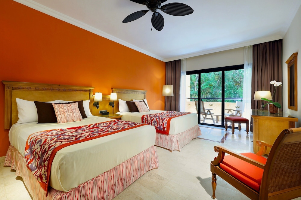 Grand Palladium Colonial Resort & Spa All Inclusive — Xetna, Quintana Roo