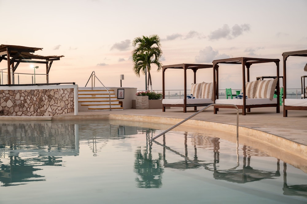 Seadust Cancún Beach Resort  All Inclusive — Swimming pool in Cancun, Quintana Roo