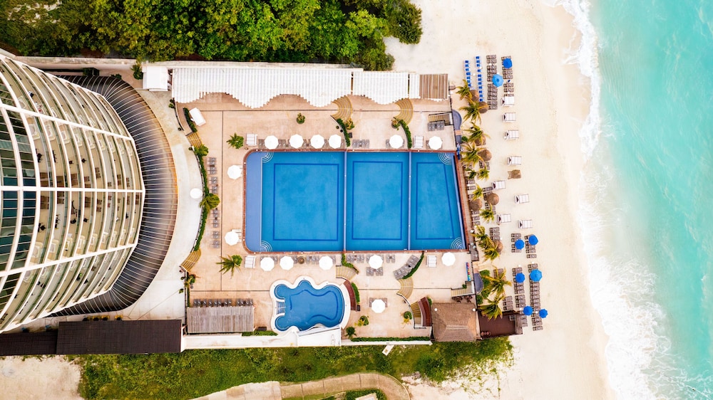 Seadust Cancún Beach Resort  All Inclusive — Swimming pool in Cancun, Quintana Roo