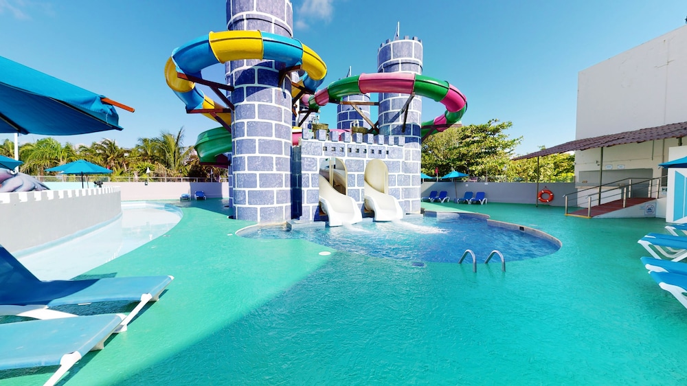 Seadust Cancún Beach Resort  All Inclusive — Swimming pool in Cancun, Quintana Roo