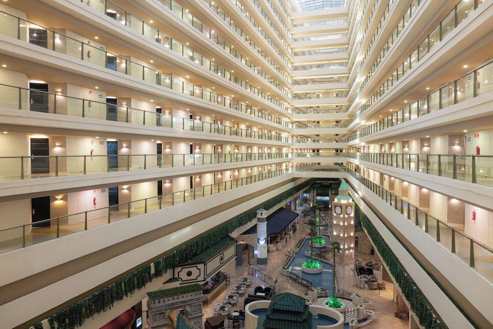 Seadust Cancún Beach Resort  All Inclusive — Hotel building in Cancun, Quintana Roo