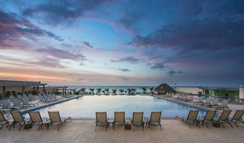 Seadust Cancún Beach Resort  All Inclusive — Swimming pool in Cancun, Quintana Roo