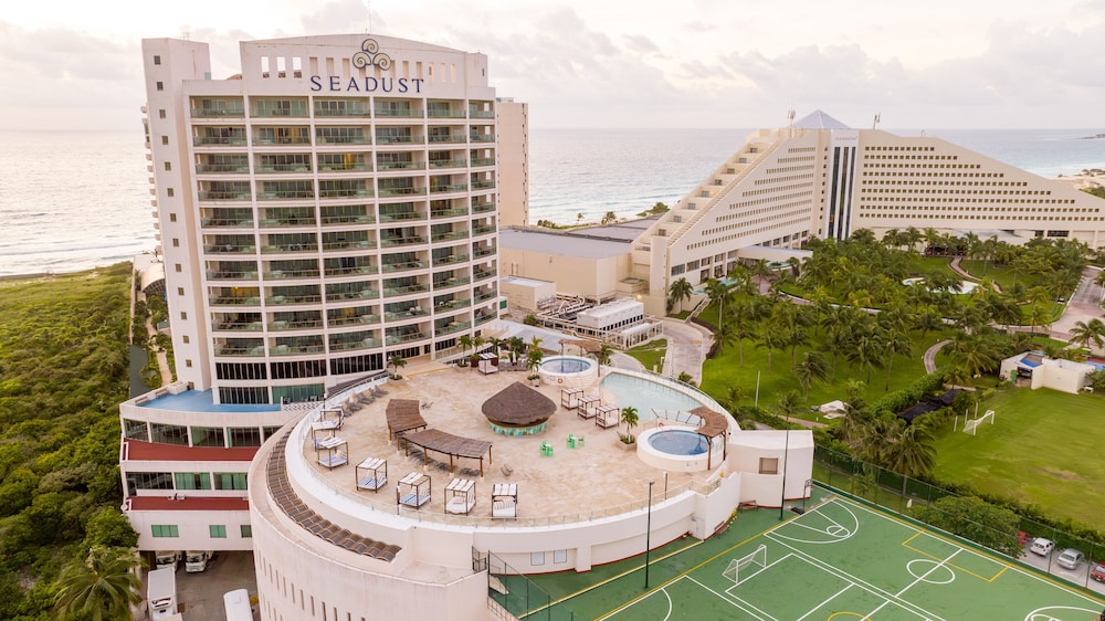 Seadust Cancún Beach Resort  All Inclusive — Hotel building in Cancun, Quintana Roo