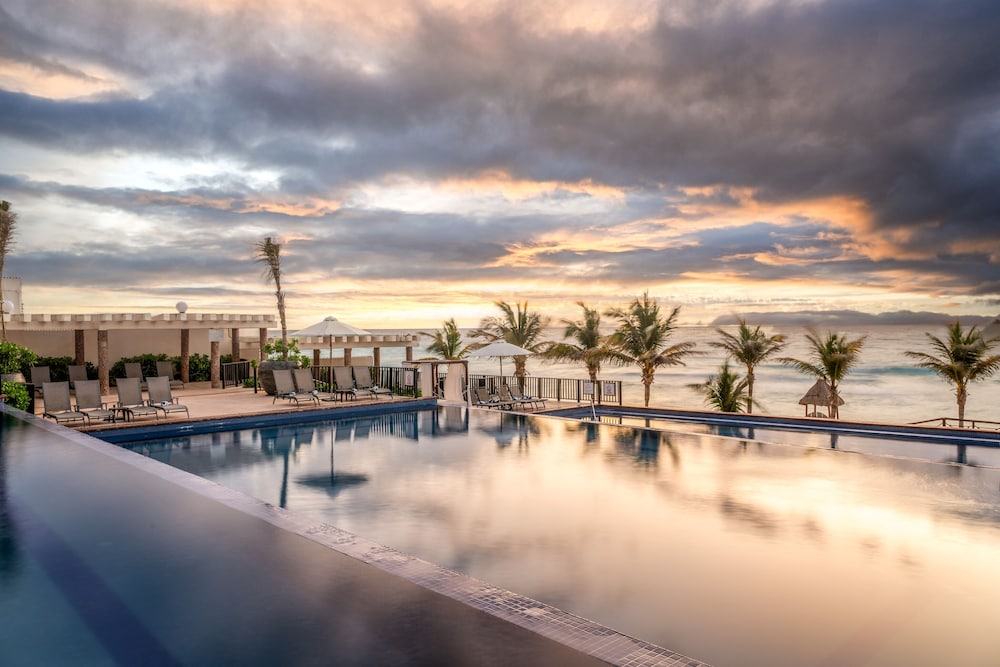 Seadust Cancún Beach Resort  All Inclusive — Swimming pool in Cancun, Quintana Roo