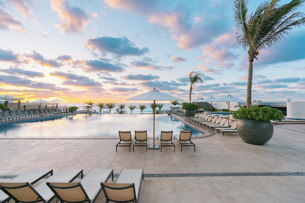 Seadust Cancún Beach Resort  All Inclusive — Swimming pool in Cancun, Quintana Roo