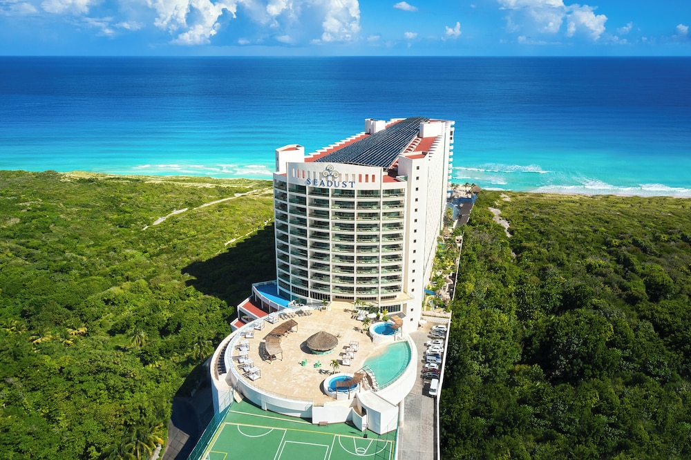 Seadust Cancún Beach Resort  All Inclusive — Hotel building in Cancun, Quintana Roo