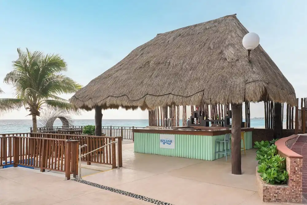 Seadust Cancún Beach Resort  All Inclusive — Restaurant & bars in Cancun, Quintana Roo