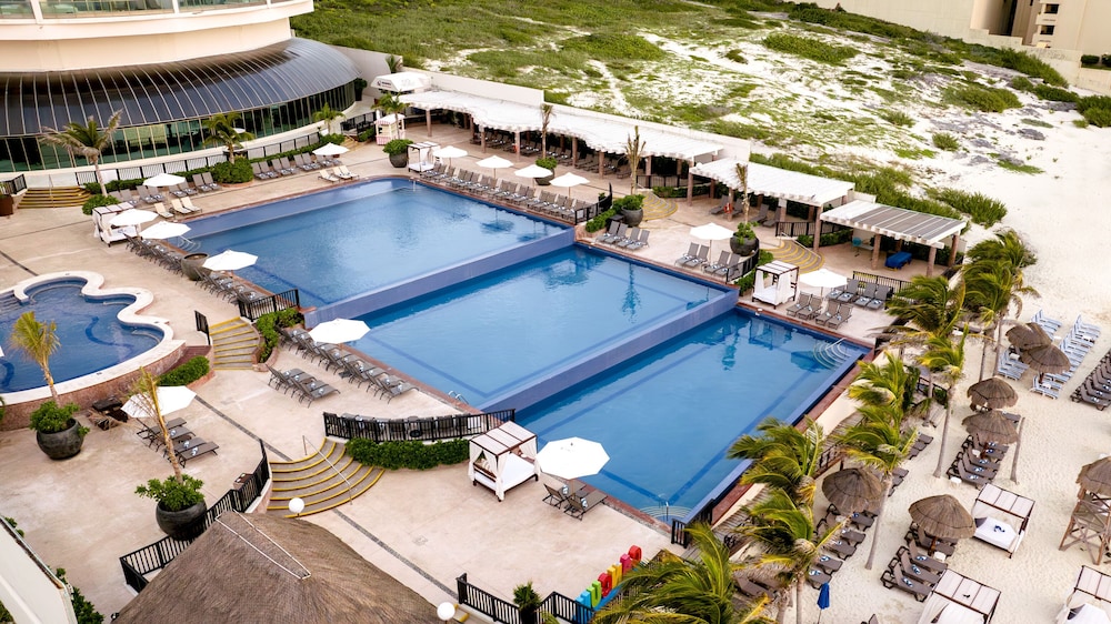 Seadust Cancún Beach Resort  All Inclusive — Swimming pool in Cancun, Quintana Roo