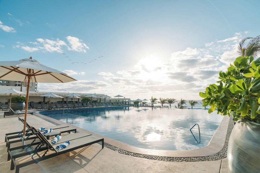 Seadust Cancún Beach Resort  All Inclusive — Swimming pool in Cancun, Quintana Roo