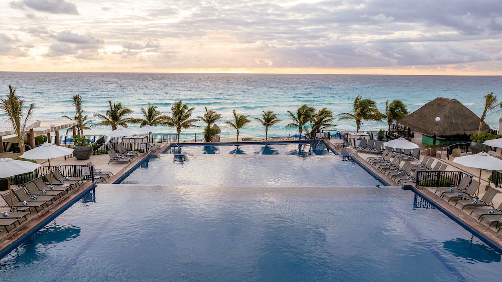 Seadust Cancún Beach Resort  All Inclusive — Swimming pool in Cancun, Quintana Roo