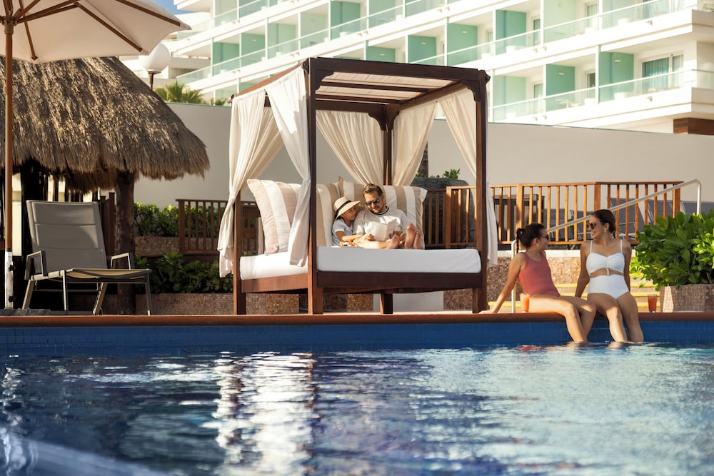 Seadust Cancún Beach Resort  All Inclusive — Swimming pool in Cancun, Quintana Roo