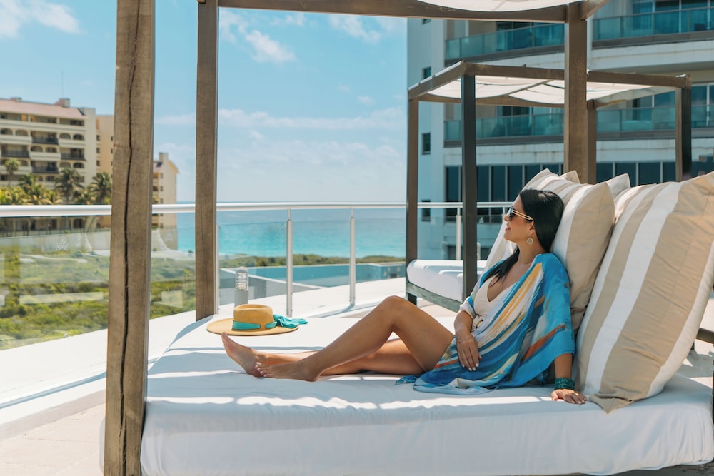 Seadust Cancún Beach Resort  All Inclusive — Hotel building in Cancun, Quintana Roo