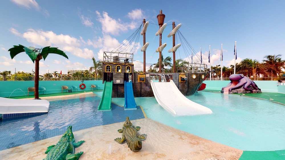 Seadust Cancún Beach Resort  All Inclusive — Attractions for children in Cancun, Quintana Roo