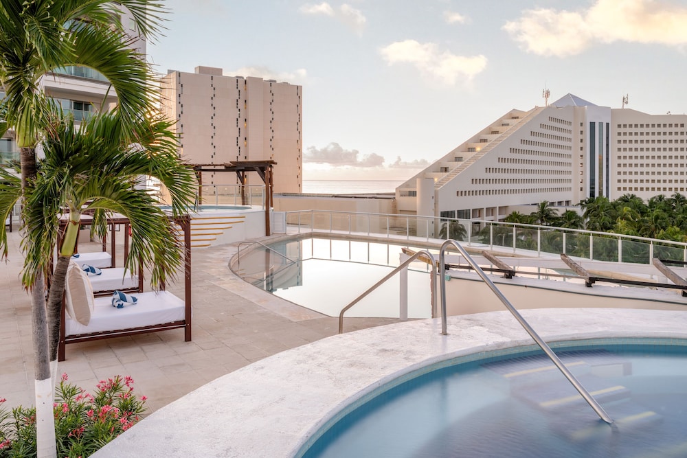 Seadust Cancún Beach Resort  All Inclusive — Swimming pool in Cancun, Quintana Roo
