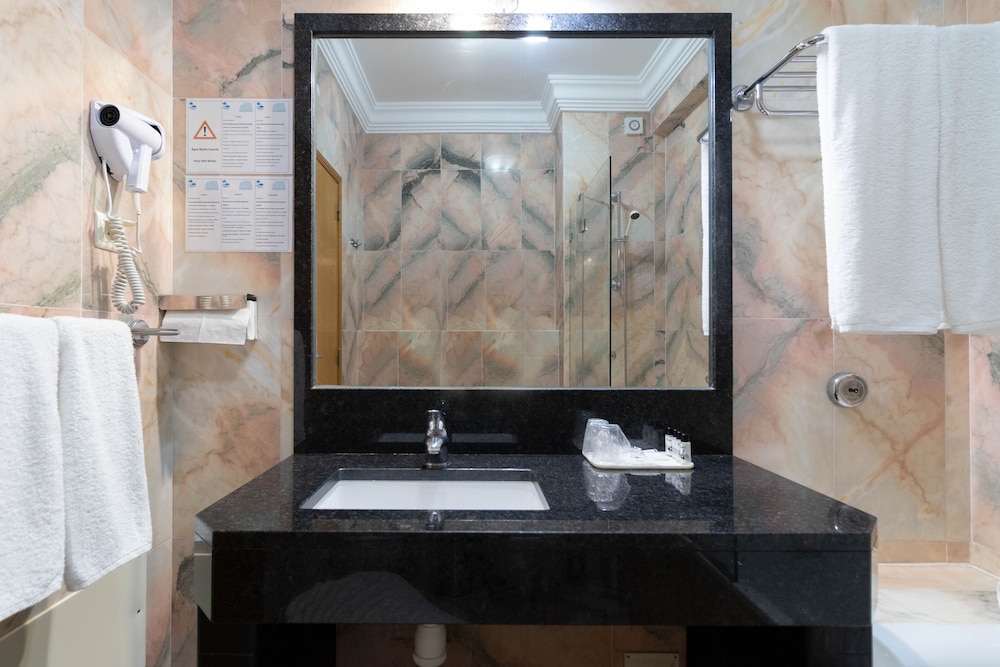 Hotel Maritur - Adults Only by Pierre & Vacances — Hotel rooms in Albufeira, Faro