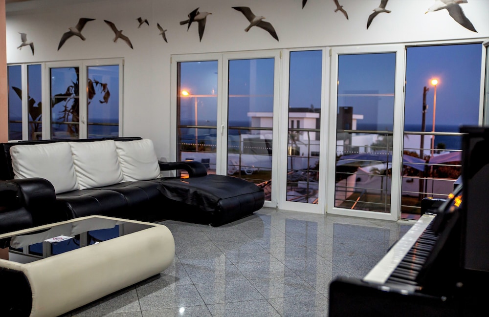 Hotel Maritur - Adults Only by Pierre & Vacances — Hotel rooms in Albufeira, Faro