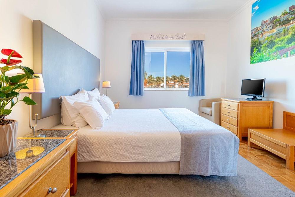 Hotel Maritur - Adults Only by Pierre & Vacances — Hotel rooms in Albufeira, Faro