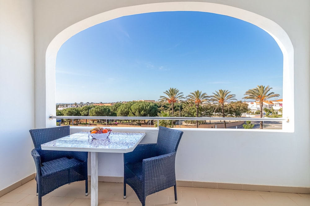 Hotel Maritur - Adults Only by Pierre & Vacances — Hotel rooms in Albufeira, Faro