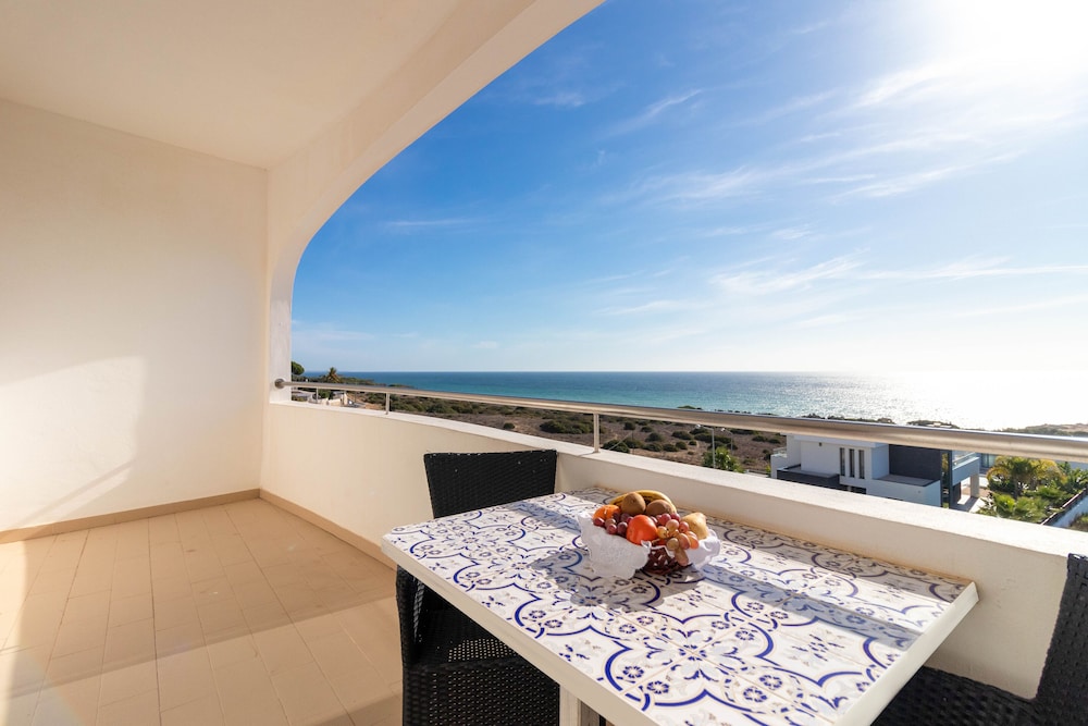 Hotel Maritur - Adults Only by Pierre & Vacances — Hotel rooms in Albufeira, Faro