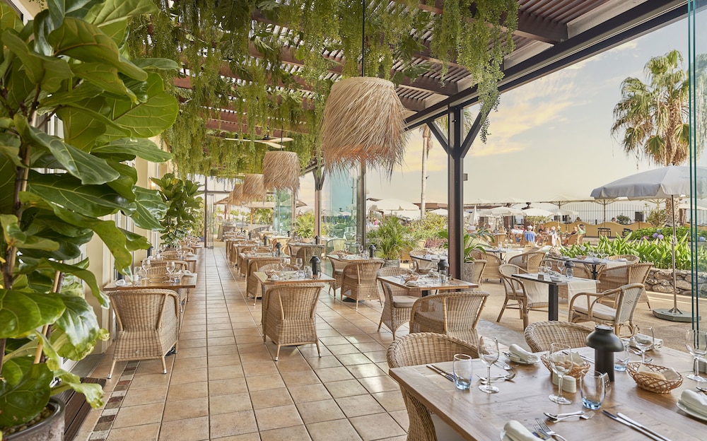 PortoBay Santa Maria, Adults Only — Restaurant & bars in Funchal, Madeira