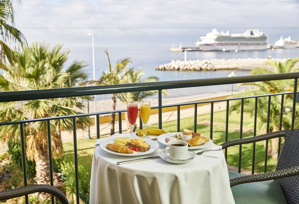 PortoBay Santa Maria, Adults Only — Restaurant & bars in Funchal, Madeira
