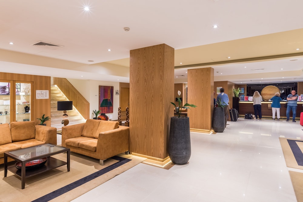 Tui Blue Gardens - Adults Only - Savoy Signature — Hotel building in Funchal, Madeira