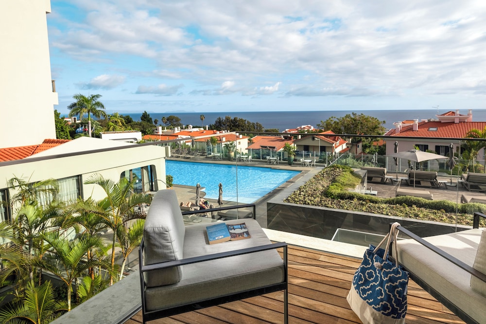 Tui Blue Gardens - Adults Only - Savoy Signature — Swimming pool in Funchal, Madeira