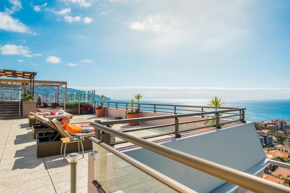 Tui Blue Gardens - Adults Only - Savoy Signature — Hotel building in Funchal, Madeira