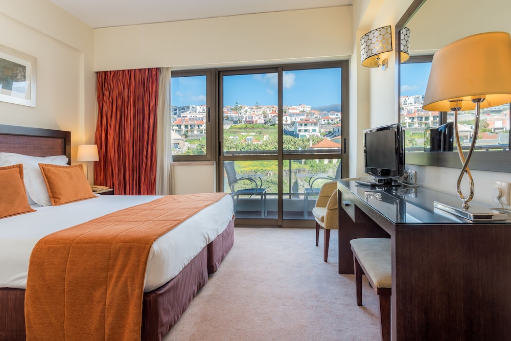 Tui Blue Gardens - Adults Only - Savoy Signature — Hotel rooms in Funchal, Madeira