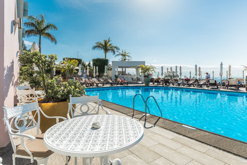 Tui Blue Gardens - Adults Only - Savoy Signature — Swimming pool in Funchal, Madeira
