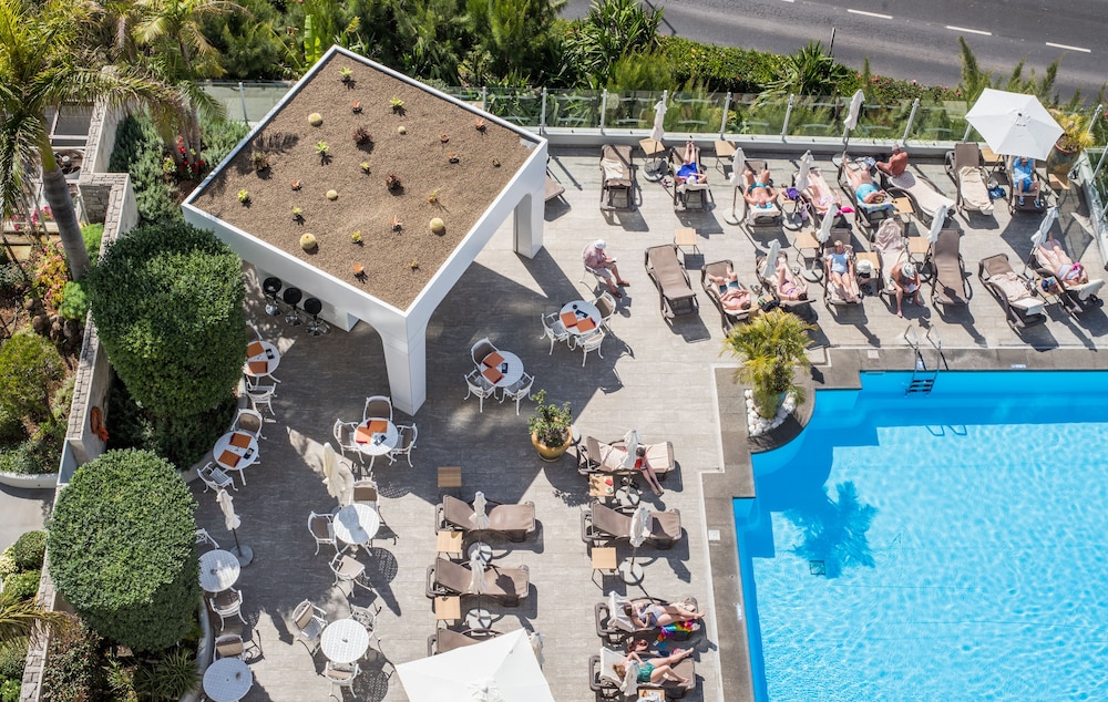 Tui Blue Gardens - Adults Only - Savoy Signature — Swimming pool in Funchal, Madeira