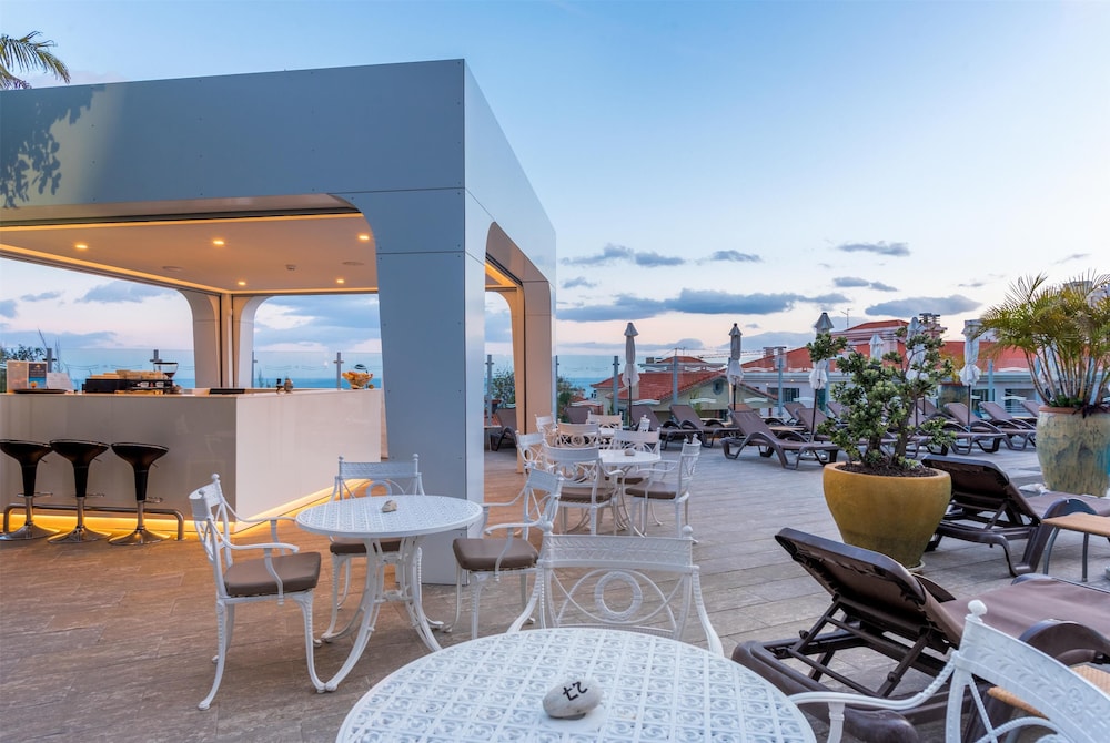 Tui Blue Gardens - Adults Only - Savoy Signature — Restaurant & bars in Funchal, Madeira